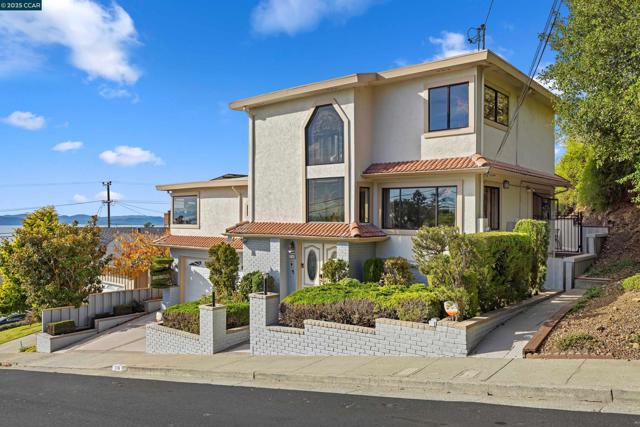 716 Gelston Pl, El Cerrito CA: https://media.crmls.org/mediaz/e3548d40-827d-4d71-bcda-df832eb24bf7.jpg