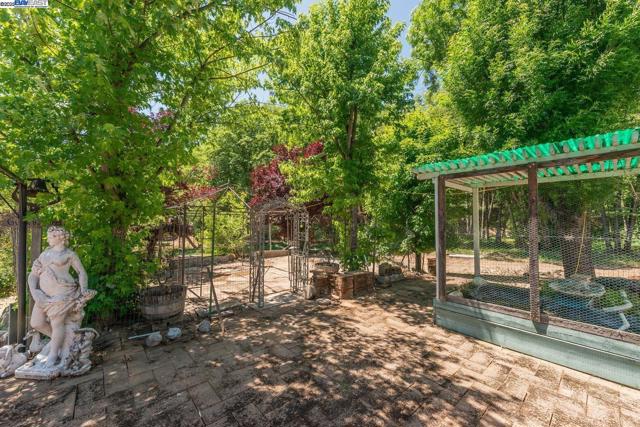31 Rocky Road, Weaverville CA: https://media.crmls.org/mediaz/e354ee4f-06c1-4548-8c60-dbd8c50229b8.jpg