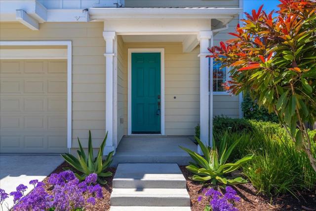 2727 Sea Glass Avenue, Marina CA: https://media.crmls.org/mediaz/e3557e16-15b1-49fb-96e9-276f85e85555.jpg