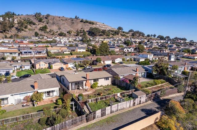 725 Palm Avenue, South San Francisco CA: https://media.crmls.org/mediaz/e3561855-be75-40d9-b443-01d4a92982e6.jpg