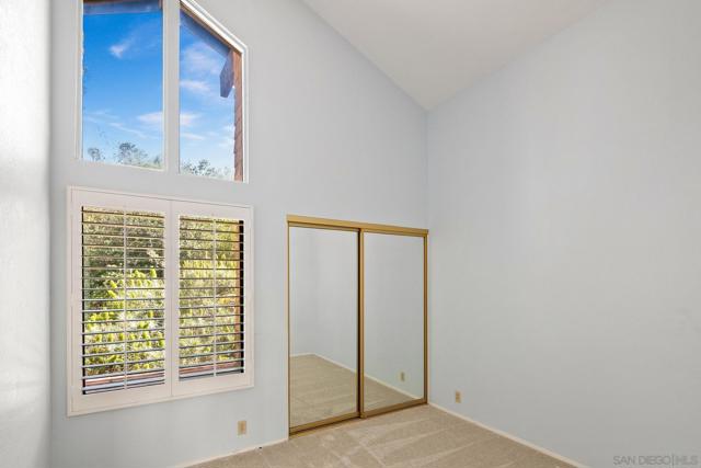 1586 Kimberly Woods Dr, El Cajon CA: https://media.crmls.org/mediaz/e356335a-aa09-4a59-a574-5e9660efea0b.jpg