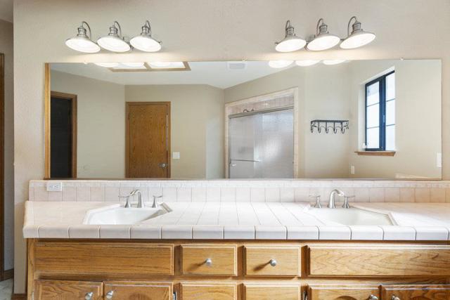 1511 Las Brisas Drive, Hollister CA: https://media.crmls.org/mediaz/e3565625-bc42-465d-8517-6c6c6d71e696.jpg