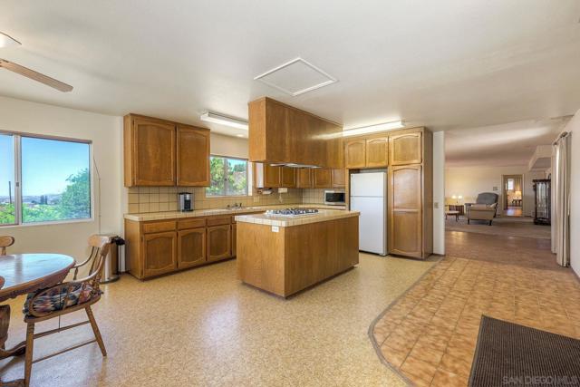 25861 E Old Julian Hwy, Ramona CA: https://media.crmls.org/mediaz/e3566727-3ce5-4d83-8708-6e9f030cc9da.jpg