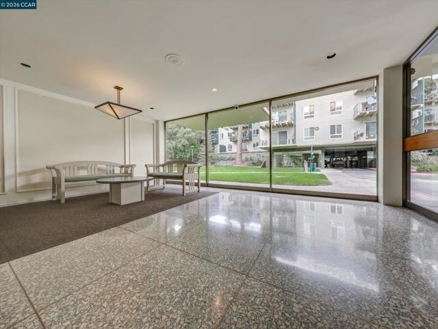 820 N Delaware St, San Mateo CA: https://media.crmls.org/mediaz/e3567d89-c6cd-40d7-89fb-171cbc85ef19.jpg