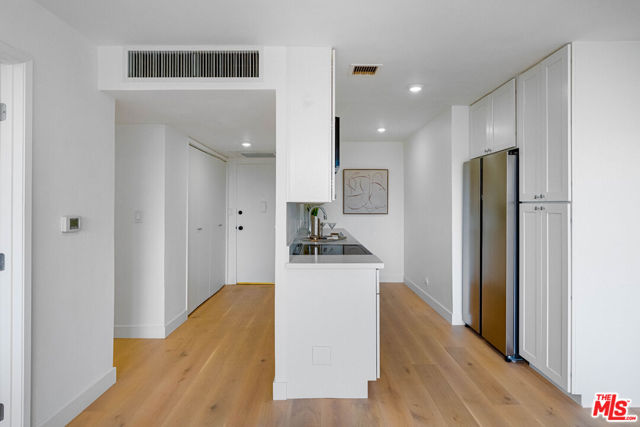 10501 Wilshire Boulevard, Los Angeles CA: https://media.crmls.org/mediaz/e3576419-e291-4062-a073-e4339206140e.jpg
