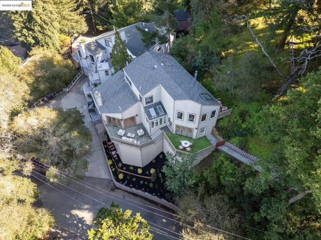 6566 Chelton Dr, Oakland CA: https://media.crmls.org/mediaz/e357affe-9165-4f9f-9b38-a54576d42fdc.jpg