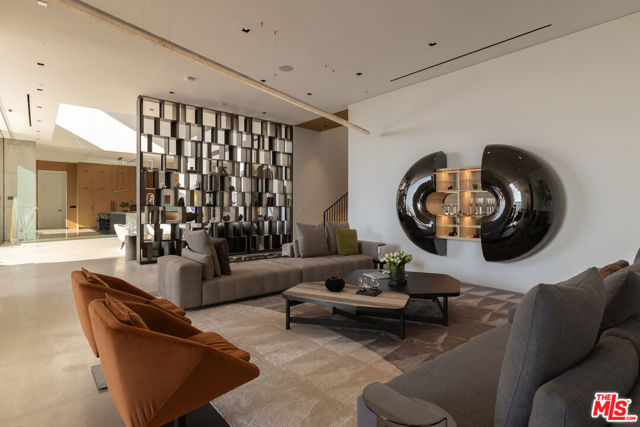 5 Bed Home for Sale in Los Angeles, California