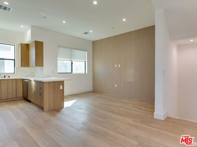 2817 S Redondo Boulevard, Los Angeles CA: https://media.crmls.org/mediaz/e358413f-f331-4fa7-b4d7-f773121f10c5.jpg