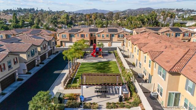 3135 Linwood St, Vista CA: https://media.crmls.org/mediaz/e35841b0-d250-415a-a74a-9b77c43700db.jpg