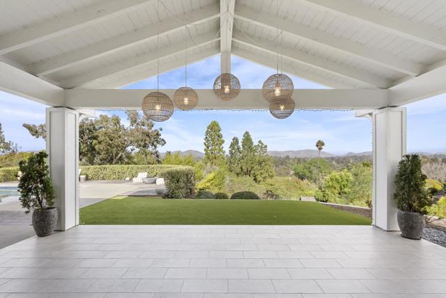5508 Avenida Maravillas, Rancho Santa Fe CA: https://media.crmls.org/mediaz/e3589ea3-e495-4fa2-bd86-5d20e1087c60.jpg