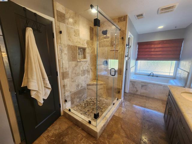1127 Mataro Ct, Pleasanton CA: https://media.crmls.org/mediaz/e359afe7-f98a-47c0-89c9-ff868329754d.jpg