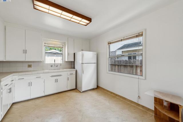 21032 Baker Rd, Castro Valley CA: https://media.crmls.org/mediaz/e35a0bab-102e-4b44-99c6-6c03d6e3d792.jpg