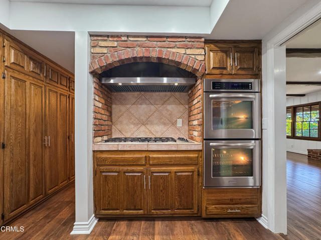 5028 El Adobe Lane, La Crescenta CA: https://media.crmls.org/mediaz/e35a25c1-5d1e-492c-99e7-1336d25ba7be.jpg