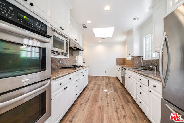 10311 Ilona Avenue, Los Angeles CA: https://media.crmls.org/mediaz/e35a2e89-48df-4807-a546-bdf44f30e505.jpg
