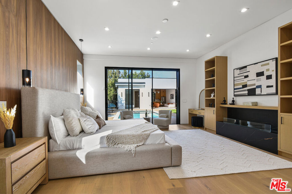 13015 Greenleaf StreetStudio City img 17