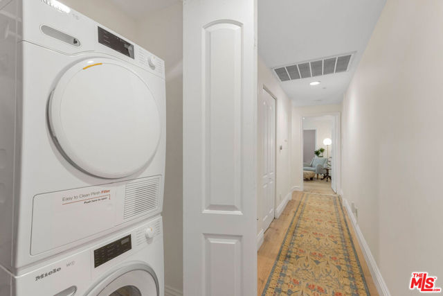 11963 Mayfield Avenue, Los Angeles CA: https://media.crmls.org/mediaz/e35ac8a4-cb03-4748-8dc8-7d97dc40a997.jpg