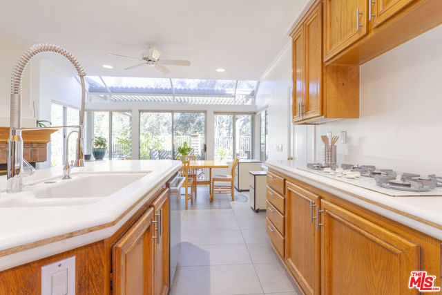 27350 Landon Place, Valencia CA: https://media.crmls.org/mediaz/e35ae4c9-fdd3-480c-8dc3-01aa29001527.jpg