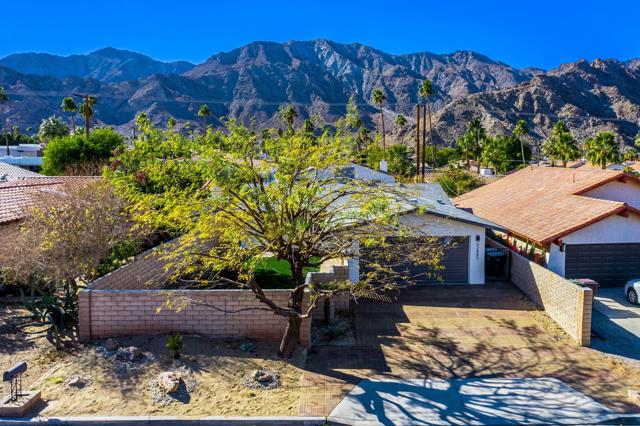 52885 Avenida Carranza, La Quinta CA: https://media.crmls.org/mediaz/e35af0ee-7b6c-4c99-8e5f-2764d9d3282b.jpg
