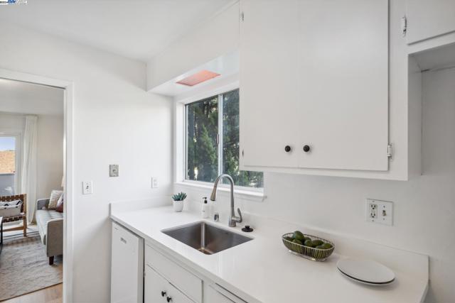2106 Otis Dr, Alameda CA: https://media.crmls.org/mediaz/e35b08a6-5224-4e71-818b-b8405891976f.jpg