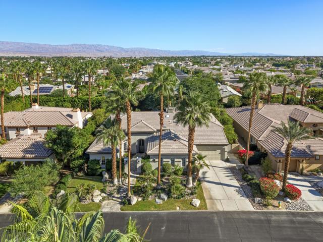 56 Oakmont Drive, Rancho Mirage CA: https://media.crmls.org/mediaz/e35b6e37-ce04-4278-9fa4-39f8ea2bf15d.jpg