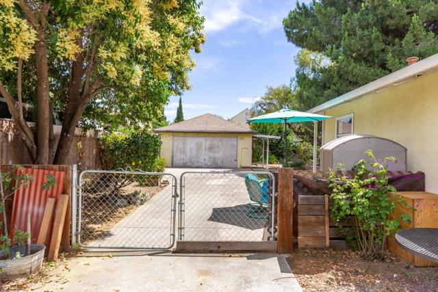 554 N 21st Street, San Jose CA: https://media.crmls.org/mediaz/e35b9671-6f7d-4ecf-a465-184b2215bbf8.jpg