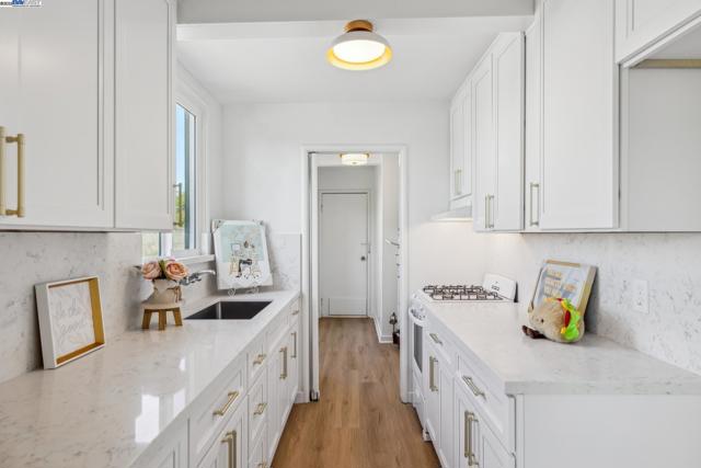 37107 Holly St, Fremont CA: https://media.crmls.org/mediaz/e35c08e9-ce49-4c73-98db-b3acfcb8c12e.jpg