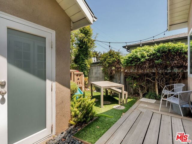 4344 Alla Road, Los Angeles CA: https://media.crmls.org/mediaz/e35c2646-70e1-4231-9d9e-0f870b3e65e9.jpg