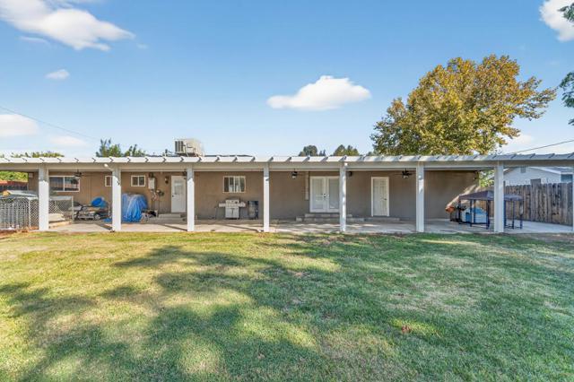 1110 California Avenue, Dos Palos CA: https://media.crmls.org/mediaz/e35c3541-c413-419c-81c1-c2f3a676b6aa.jpg