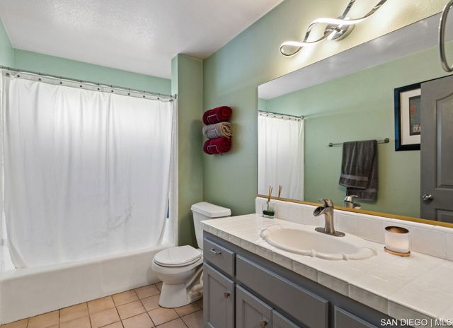 23849 Gymkhana RD, Ramona CA: https://media.crmls.org/mediaz/e35c7365-b609-4a23-8d25-06a1b722d871.jpg