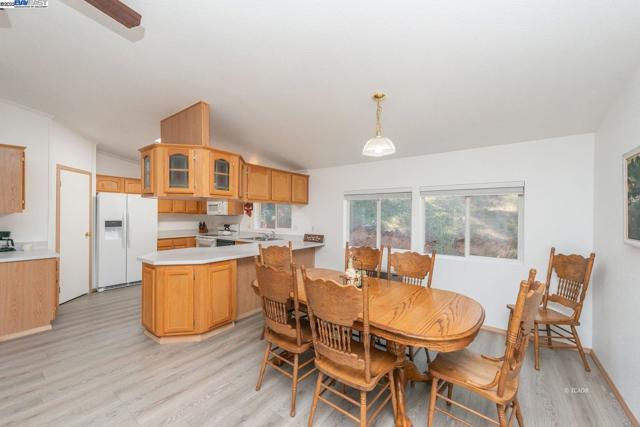 430 Bridge Rd, Douglas City CA: https://media.crmls.org/mediaz/e35c79cb-138a-44d1-b160-deee95887925.jpg