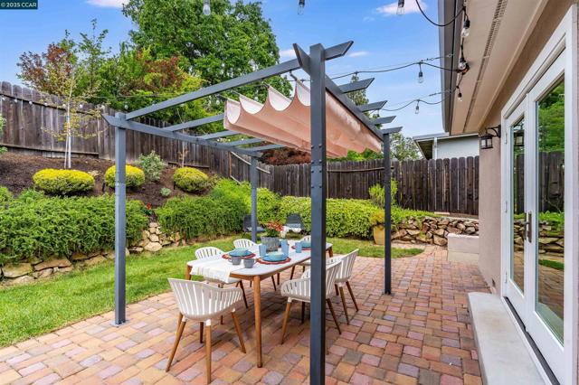 438 Odin Dr, Pleasant Hill CA: https://media.crmls.org/mediaz/e35c9553-1ab1-4c97-8c03-3ef17124c882.jpg