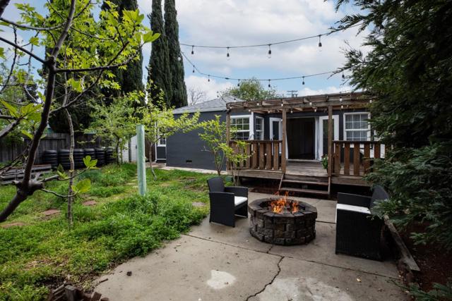 402 Poplar Avenue, Redwood City CA: https://media.crmls.org/mediaz/e35cdad3-d3f5-4fa5-b4d6-f90da3fe9f02.jpg