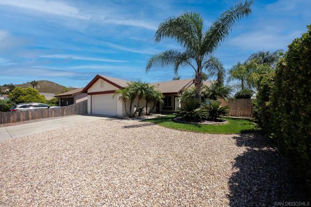 10835 Grand Fork Dr, Santee CA: https://media.crmls.org/mediaz/e35d3344-8c31-4f29-9f5b-48a4ea869e03.jpg