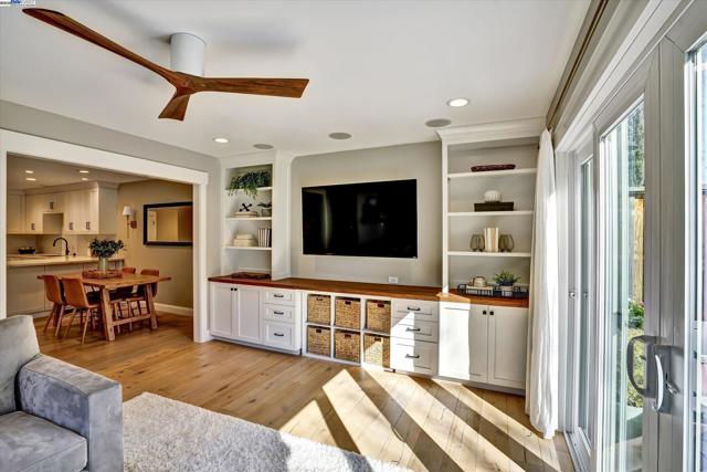 27 Serene Ct, Danville CA: https://media.crmls.org/mediaz/e35db862-2bb8-43cf-9c9b-cd55148b5f35.jpg