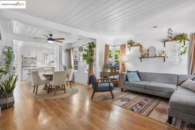 3148 Sylvan Ave, Oakland CA: https://media.crmls.org/mediaz/e35dfcfd-ce66-4984-8272-f35fe7851c66.jpg