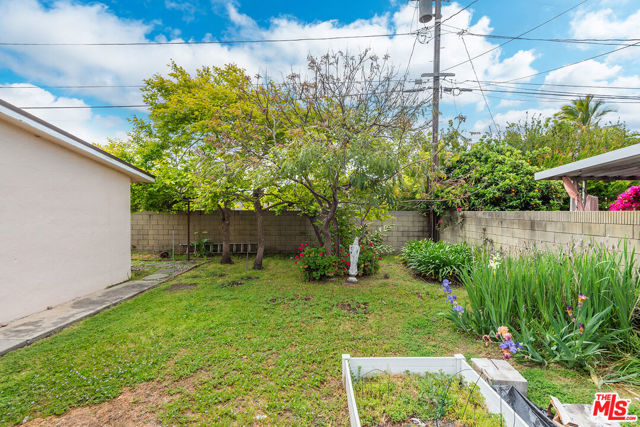 12926 Bonaparte Avenue, Los Angeles CA: https://media.crmls.org/mediaz/e35e2463-7903-4533-aeda-8ae756fed516.jpg