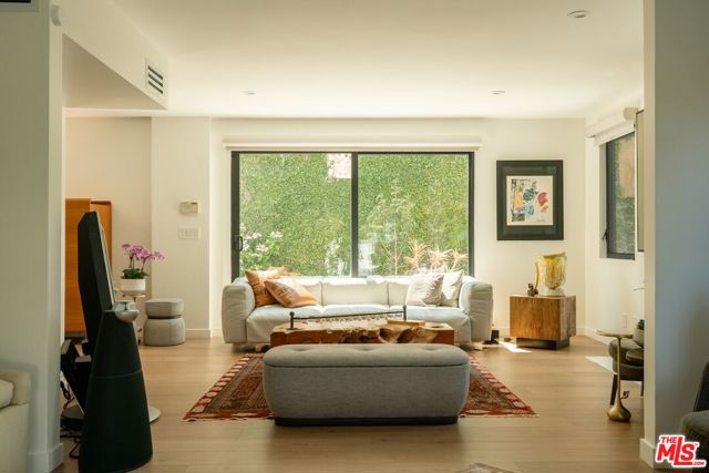 2450 Coldwater Canyon Drive photo 4