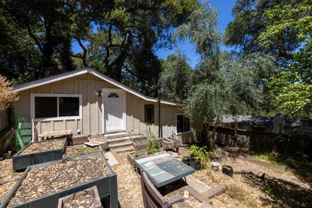 146 Calle De La Ventana, Carmel Valley CA: https://media.crmls.org/mediaz/e35e925c-d0ab-4a40-a934-66fe24bcb6ba.jpg