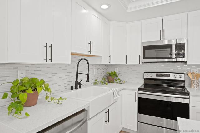 524 Via De La Valle,  CA: https://media.crmls.org/mediaz/e35f7e88-42b2-46a0-9a5f-be61196fa75c.jpg