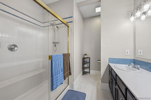 1198 Gazania Ct, San Marcos CA: https://media.crmls.org/mediaz/e35f8490-d0fe-45ad-86ad-303eac79ae72.jpg