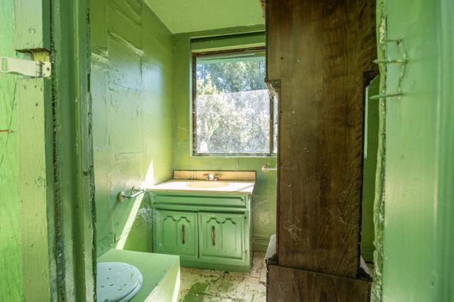 924 Croy Ridge Road, Gilroy CA: https://media.crmls.org/mediaz/e35fc42c-03ee-4d46-8ac3-1b149a517c3c.jpg