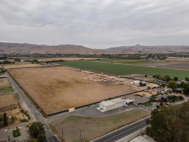 790 Shore Road, Hollister CA: https://media.crmls.org/mediaz/e35fde1b-dd4b-49cd-895d-2765c3ac0987.jpg