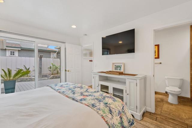 22818 E Cliff Drive, Santa Cruz CA: https://media.crmls.org/mediaz/e360405d-efa0-4c9a-adcc-1b300edeb7a8.jpg