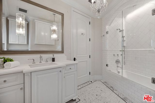 6882 Arizona Avenue, Los Angeles CA: https://media.crmls.org/mediaz/e3608b75-649b-4108-8fda-c51fde1405f9.jpg