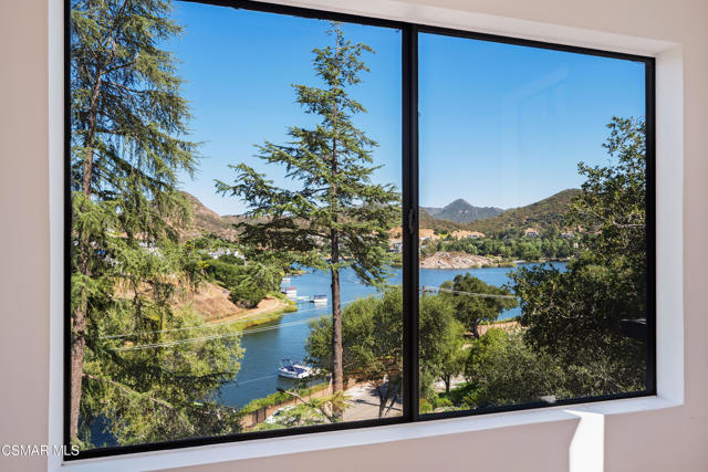 141 Lake Sherwood Drive, Lake Sherwood CA: https://media.crmls.org/mediaz/e3612ca8-4299-49cd-b52c-fa517b39f97e.jpg