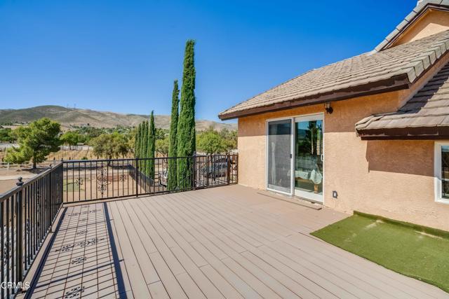 35135 Caprock Road, Santa Clarita CA: https://media.crmls.org/mediaz/e361f66c-ac6c-49d7-a1e4-0c47022e2e45.jpg