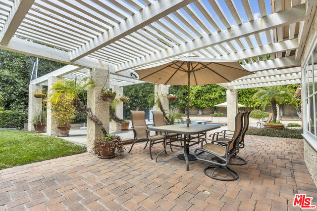10329 Melvin Avenue, Porter Ranch CA: https://media.crmls.org/mediaz/e362808a-8674-47f8-9d60-49ff58827669.jpg