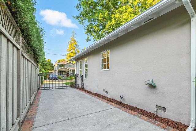 162 Del Monte Avenue, Los Altos CA: https://media.crmls.org/mediaz/e362e5b3-f773-474d-bdb4-94b453167216.jpg