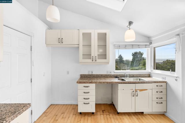 39 Anson Way, Kensington CA: https://media.crmls.org/mediaz/e3638b29-16a4-4d30-a441-62ba07341b81.jpg