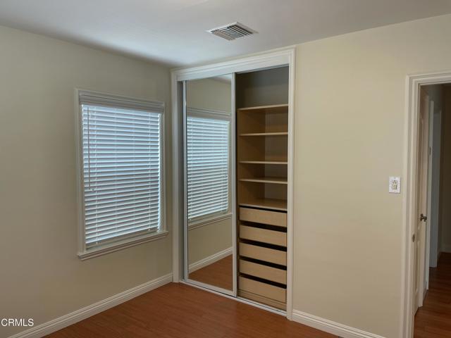 Detail Gallery Image 10 of 18 For 3226 La Crescenta Ave, Glendale,  CA 91208 - 2 Beds | 2 Baths